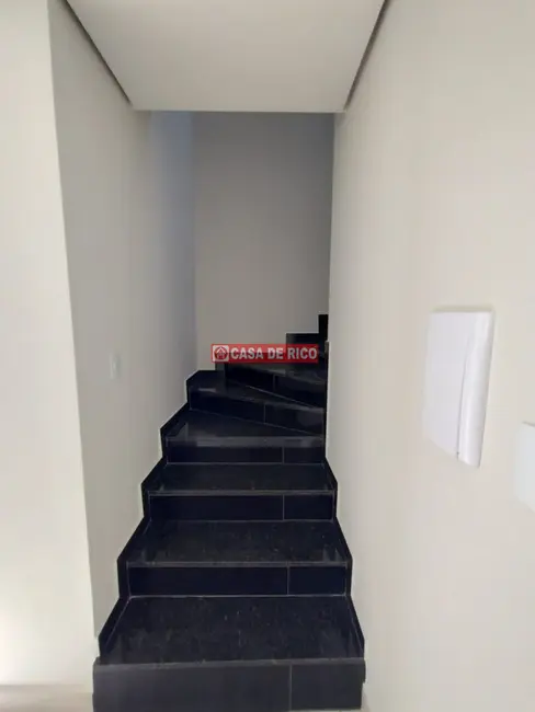 Foto 3 de Sobrado com 3 quartos à venda, 95m2 em Jardim Portal dos Pioneiros, Londrina - PR