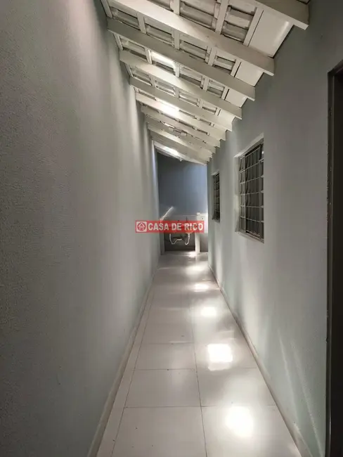 Casa com 3 quartos à venda, 160m2 em Jardim Campos Verdes, Londrina - PR - imagem 4 Foto 4 de Casa com 3 quartos à venda, 160m2 em Jardim Campos Verdes, Londrina - PR