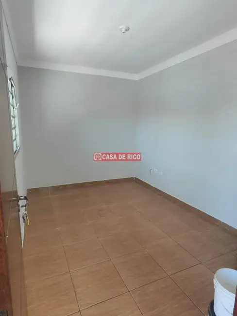 Casa com 3 quartos à venda, 160m2 em Jardim Campos Verdes, Londrina - PR - imagem 8 Foto 8 de Casa com 3 quartos à venda, 160m2 em Jardim Campos Verdes, Londrina - PR
