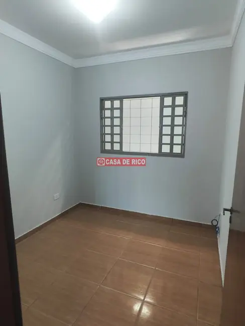 Casa com 3 quartos à venda, 160m2 em Jardim Campos Verdes, Londrina - PR - imagem 9 Foto 9 de Casa com 3 quartos à venda, 160m2 em Jardim Campos Verdes, Londrina - PR