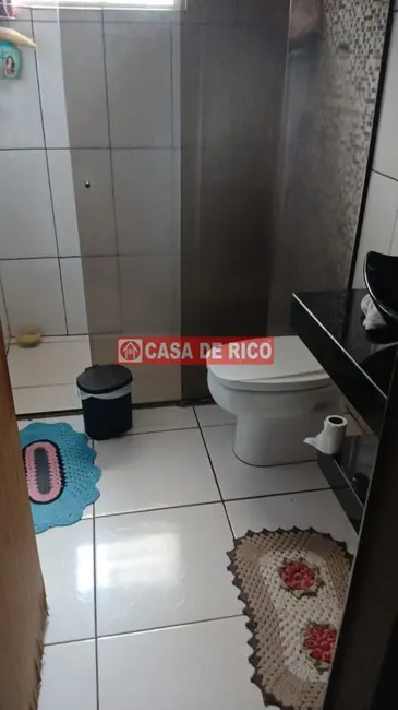 Casa com 3 quartos à venda, 100m2 em Conjunto Habitacional Santiago II, Londrina - PR - imagem 3 Foto 3 de Casa com 3 quartos à venda, 100m2 em Conjunto Habitacional Santiago II, Londrina - PR