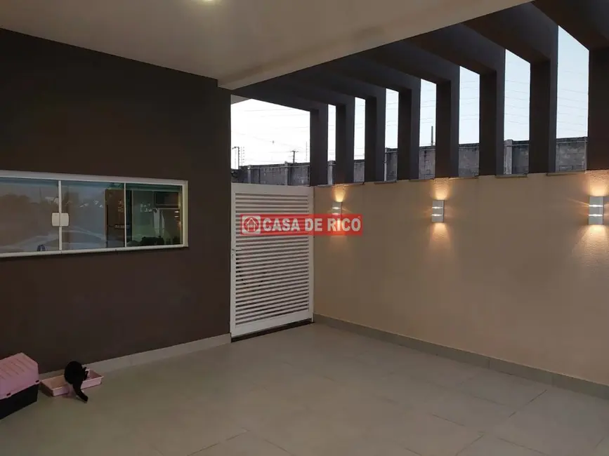 Casa com 3 quartos à venda, 143m2 em Londrina - PR - imagem 2 Foto 2 de Casa com 3 quartos à venda, 143m2 em Londrina - PR