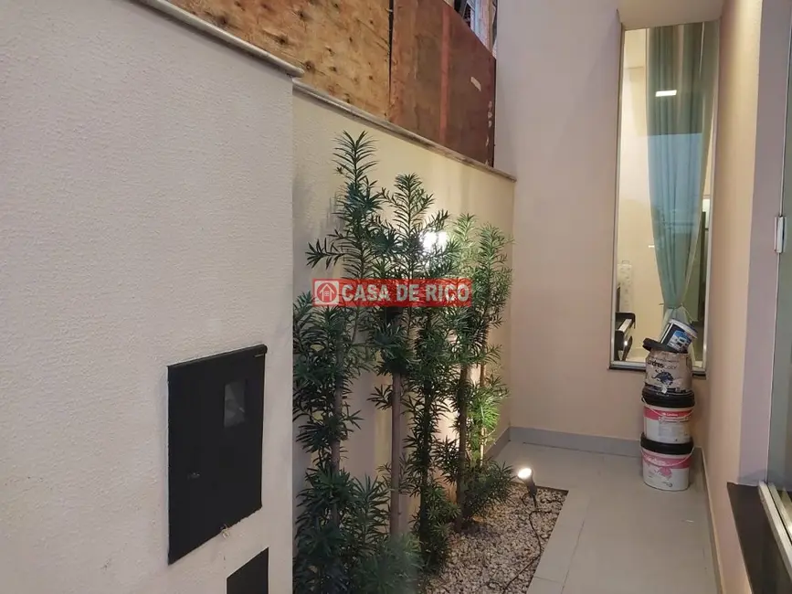 Casa com 3 quartos à venda, 143m2 em Londrina - PR - imagem 4 Foto 4 de Casa com 3 quartos à venda, 143m2 em Londrina - PR