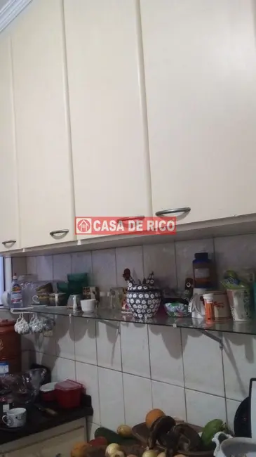 Apartamento com 3 quartos à venda, 60m2 em Jardim Santa Cruz, Londrina - PR - imagem 9 Foto 9 de Apartamento com 3 quartos à venda, 60m2 em Jardim Santa Cruz, Londrina - PR