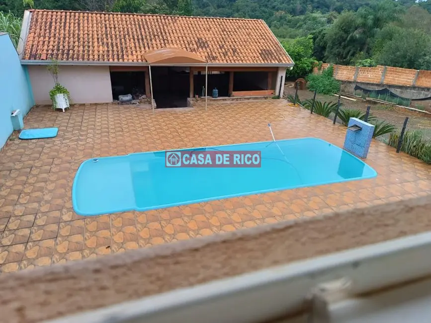 Chácara com 3 quartos à venda, 200m2 em Londrina - PR - imagem 1 Foto 1 de Chácara com 3 quartos à venda, 200m2 em Londrina - PR