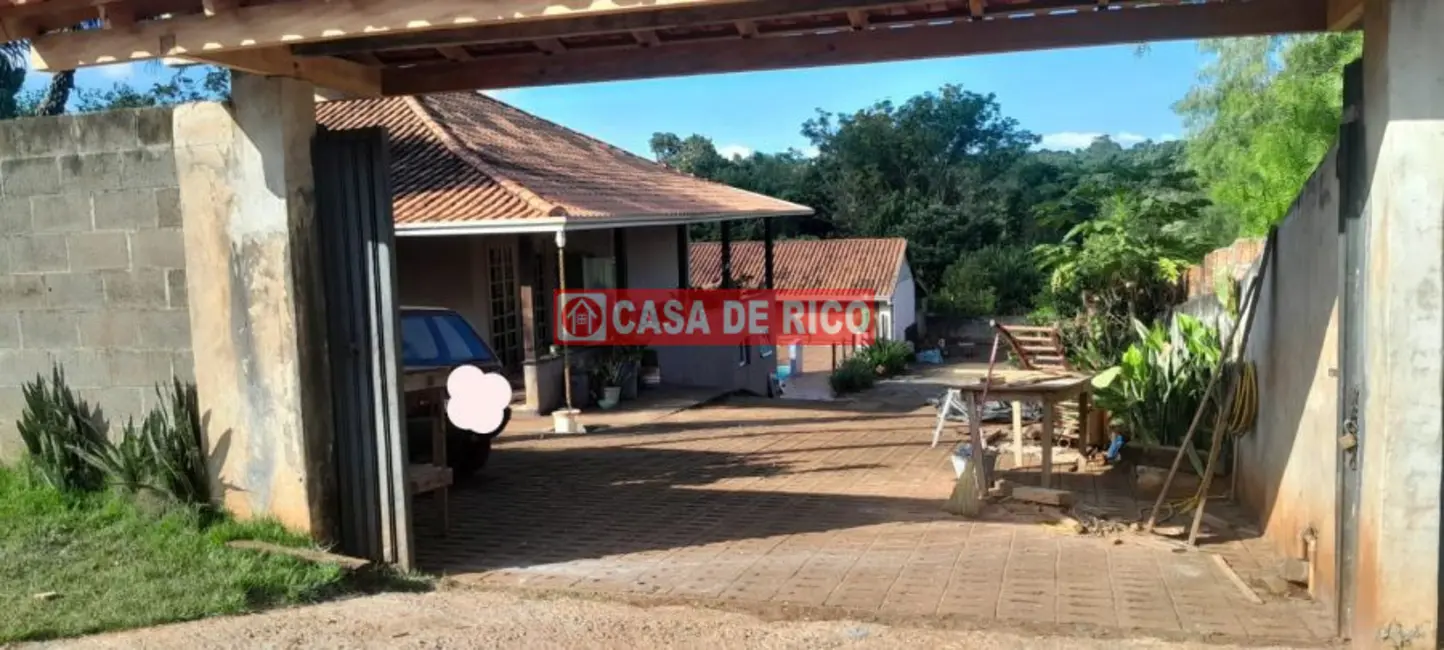 Chácara com 3 quartos à venda, 200m2 em Londrina - PR - imagem 4 Foto 4 de Chácara com 3 quartos à venda, 200m2 em Londrina - PR