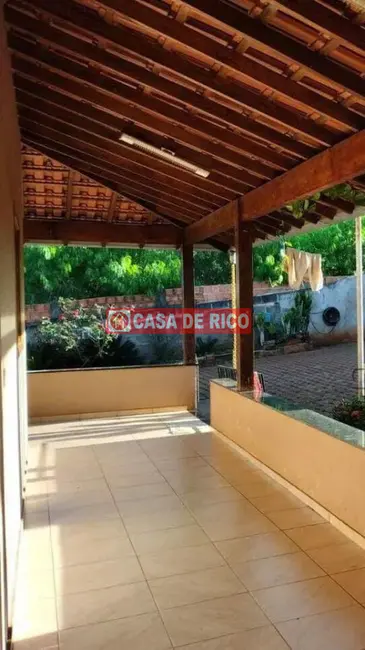 Chácara com 3 quartos à venda, 200m2 em Londrina - PR - imagem 2 Foto 2 de Chácara com 3 quartos à venda, 200m2 em Londrina - PR