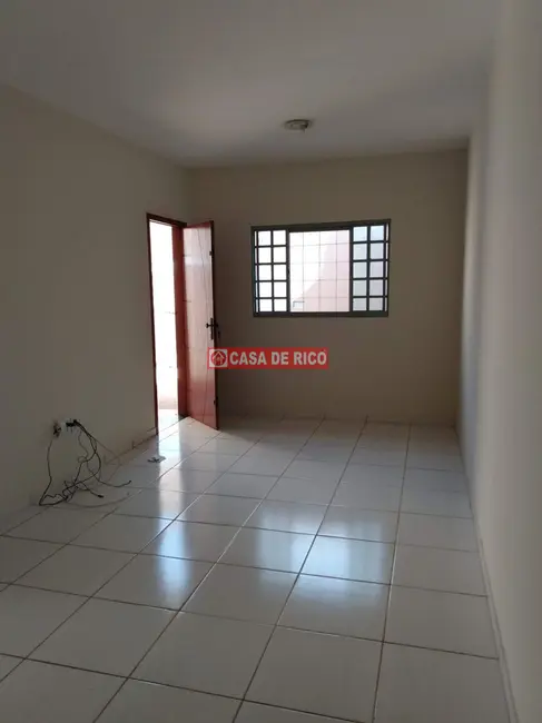 Foto 2 de Casa com 3 quartos à venda, 90m2 em Cambe - PR