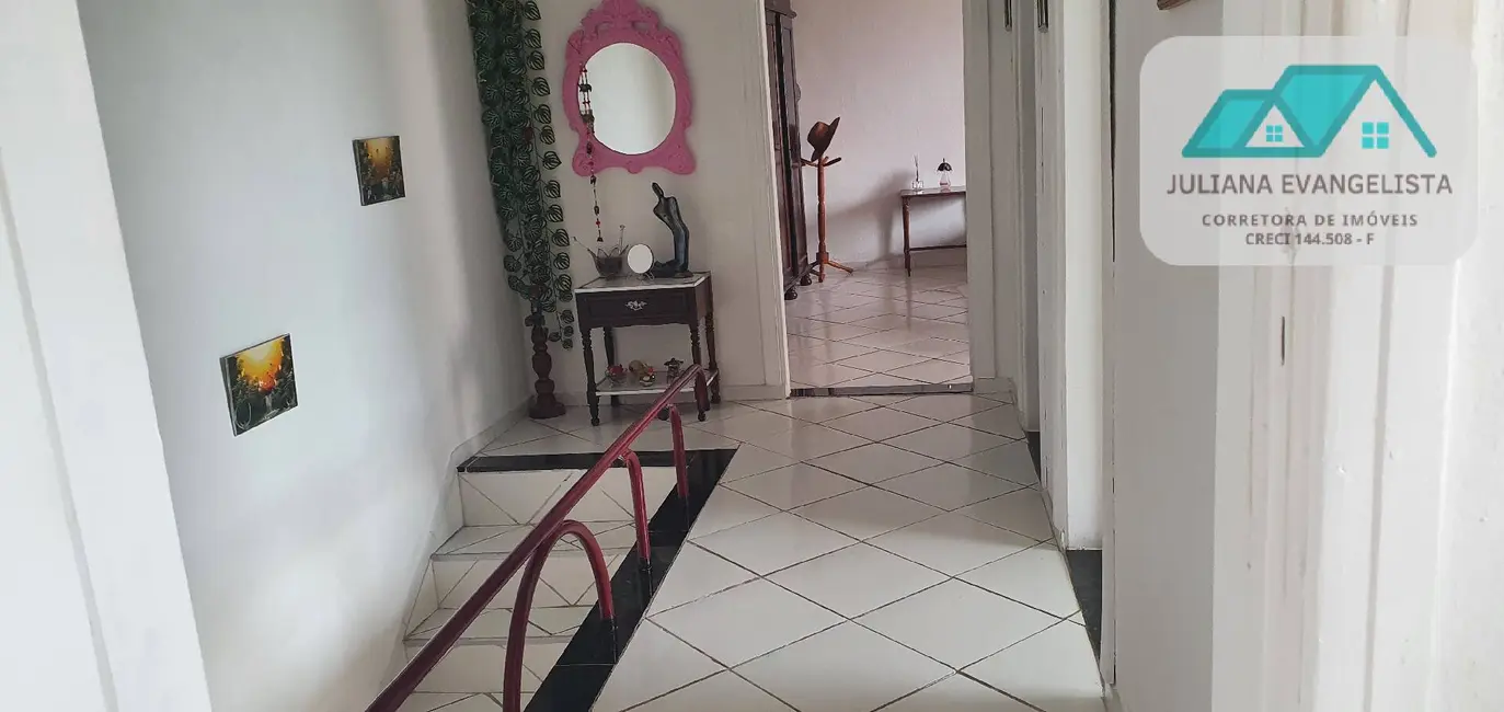 Sobrado com 3 quartos à venda, 291m2 em Centro, Caraguatatuba - SP - imagem 4 Foto 4 de Sobrado com 3 quartos à venda, 291m2 em Centro, Caraguatatuba - SP