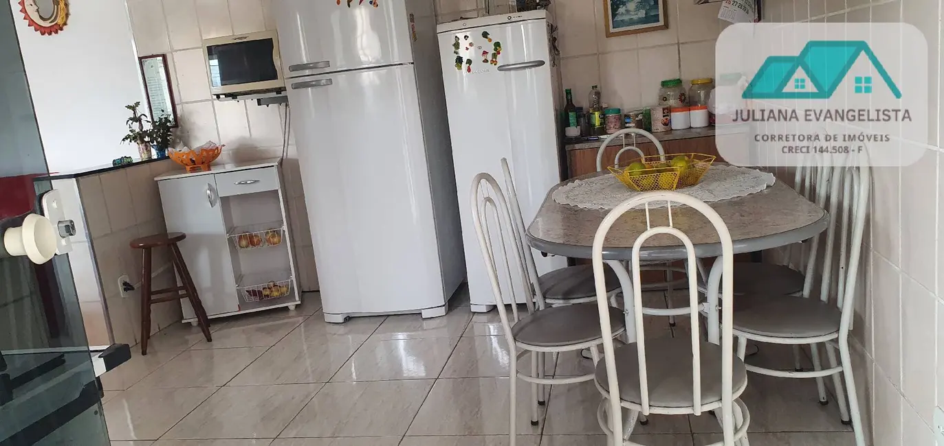 Sobrado com 3 quartos à venda, 291m2 em Centro, Caraguatatuba - SP - imagem 3 Foto 3 de Sobrado com 3 quartos à venda, 291m2 em Centro, Caraguatatuba - SP