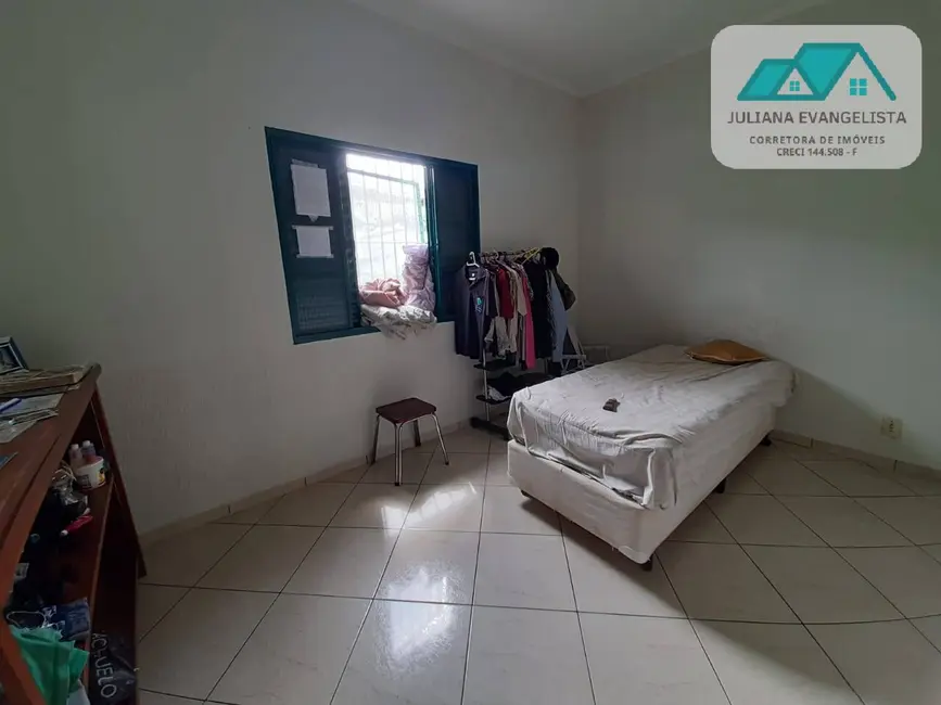 Casa com 3 quartos à venda, 300m2 em Jardim Rony, Guaratingueta - SP - imagem 6 Foto 6 de Casa com 3 quartos à venda, 300m2 em Jardim Rony, Guaratingueta - SP