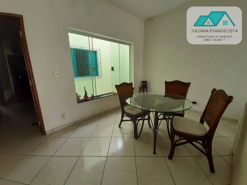 Casa com 3 quartos à venda, 300m2 em Jardim Rony, Guaratingueta - SP - imagem 5 Foto 5 de Casa com 3 quartos à venda, 300m2 em Jardim Rony, Guaratingueta - SP