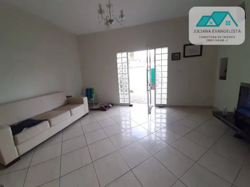 Casa com 3 quartos à venda, 300m2 em Jardim Rony, Guaratingueta - SP - imagem 7 Foto 7 de Casa com 3 quartos à venda, 300m2 em Jardim Rony, Guaratingueta - SP