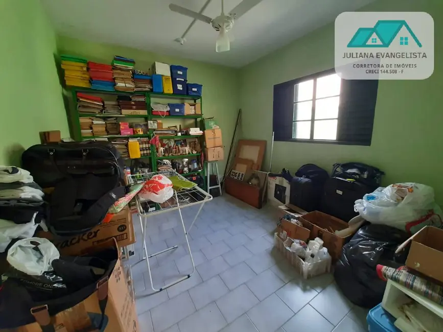 Casa com 3 quartos à venda, 300m2 em Jardim Rony, Guaratingueta - SP - imagem 8 Foto 8 de Casa com 3 quartos à venda, 300m2 em Jardim Rony, Guaratingueta - SP