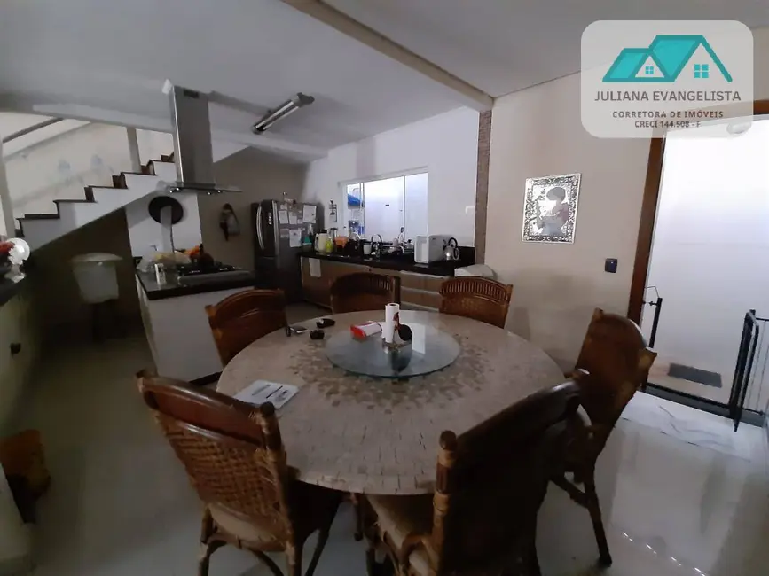 Foto 8 de Sobrado com 3 quartos à venda, 300m2 em Martim de Sá, Caraguatatuba - SP