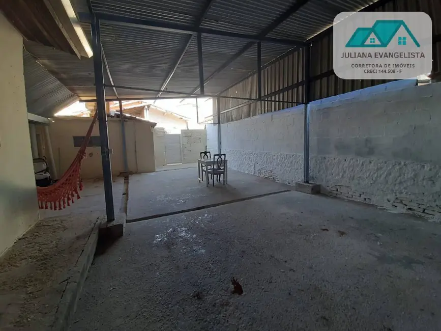 Casa com 1 quarto para alugar, 400m2 em Centro, Caraguatatuba - SP - imagem 4 Foto 4 de Casa com 1 quarto para alugar, 400m2 em Centro, Caraguatatuba - SP
