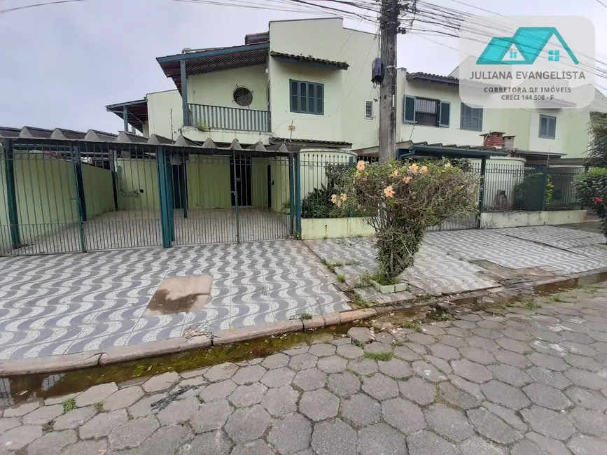 Foto 2 de Casa de Condomínio com 3 quartos à venda em Martim de Sá, Caraguatatuba - SP