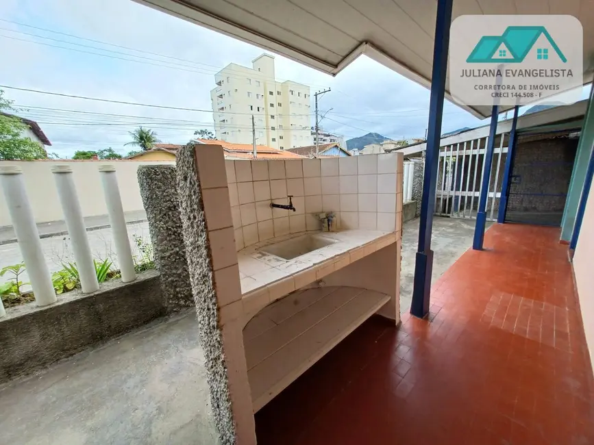 Foto 8 de Casa com 3 quartos para alugar, 400m2 em Martim de Sá, Caraguatatuba - SP