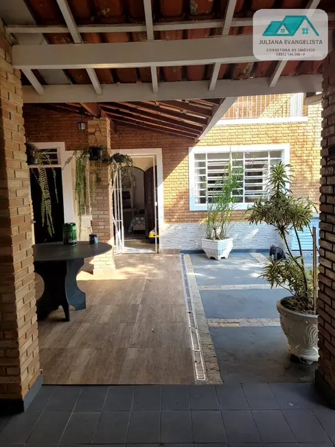 Foto 4 de Casa com 3 quartos à venda, 250m2 em Caraguatatuba - SP