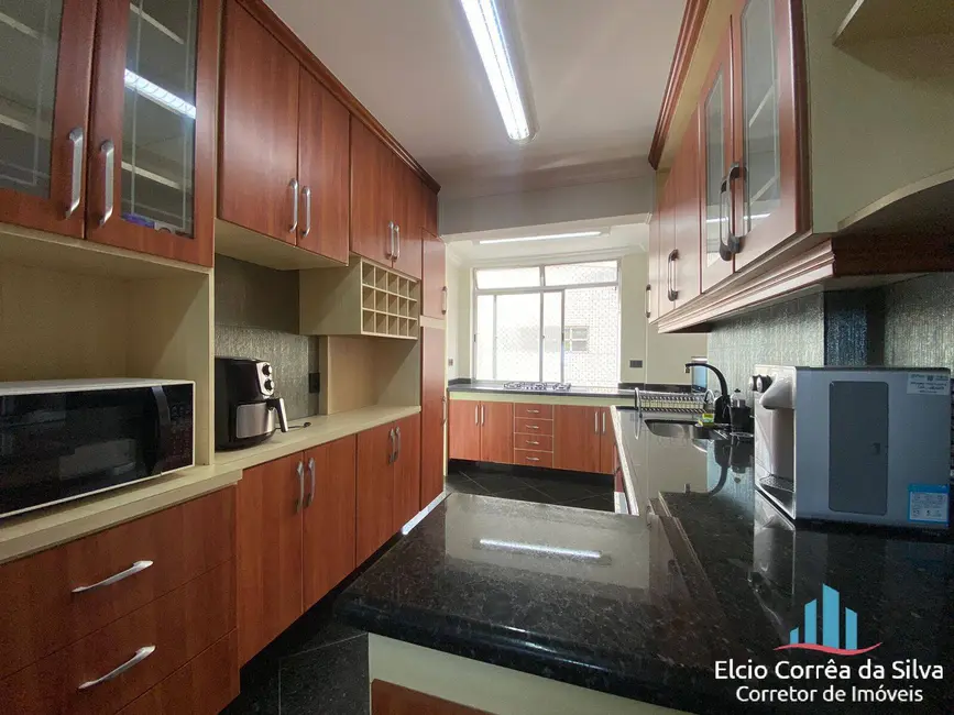 Apartamento com 3 quartos para alugar, 144m2 em Gonzaga, Santos - SP - imagem 9 Foto 9 de Apartamento com 3 quartos para alugar, 144m2 em Gonzaga, Santos - SP