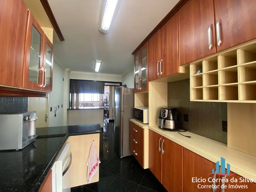 Apartamento com 3 quartos para alugar, 144m2 em Gonzaga, Santos - SP - imagem 9 Foto 9 de Apartamento com 3 quartos para alugar, 144m2 em Gonzaga, Santos - SP