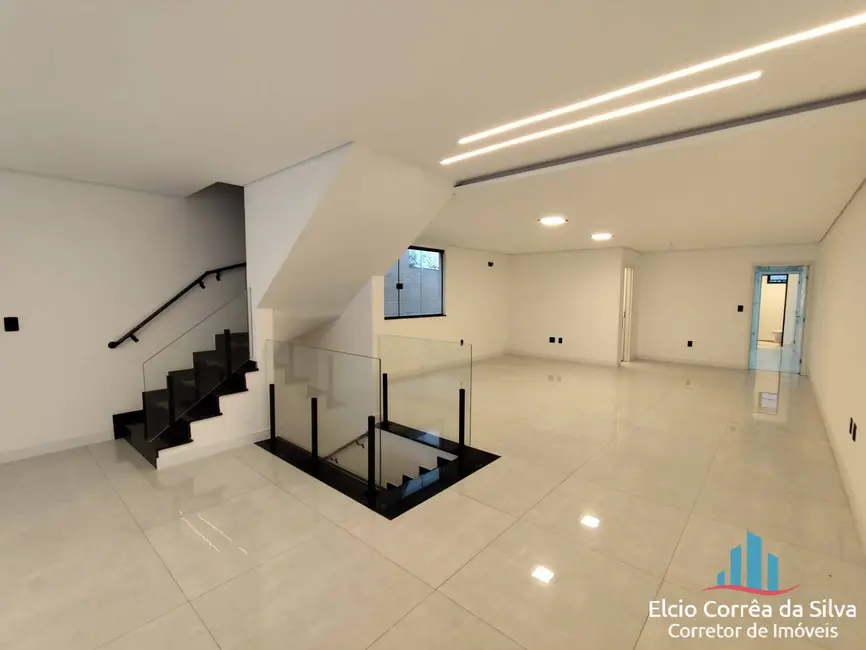 Foto 2 de Casa com 3 quartos à venda, 280m2 em Embaré, Santos - SP
