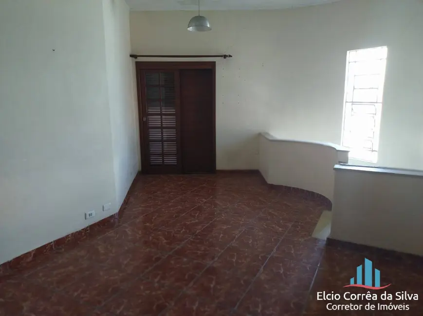 Casa com 4 quartos para alugar, 200m2 em Campo Grande, Santos - SP - imagem 5 Foto 5 de Casa com 4 quartos para alugar, 200m2 em Campo Grande, Santos - SP