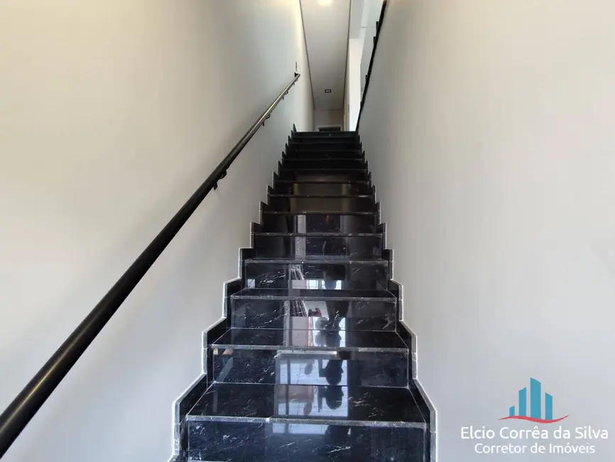Foto 2 de Casa com 4 quartos à venda, 290m2 em Boqueirão, Santos - SP