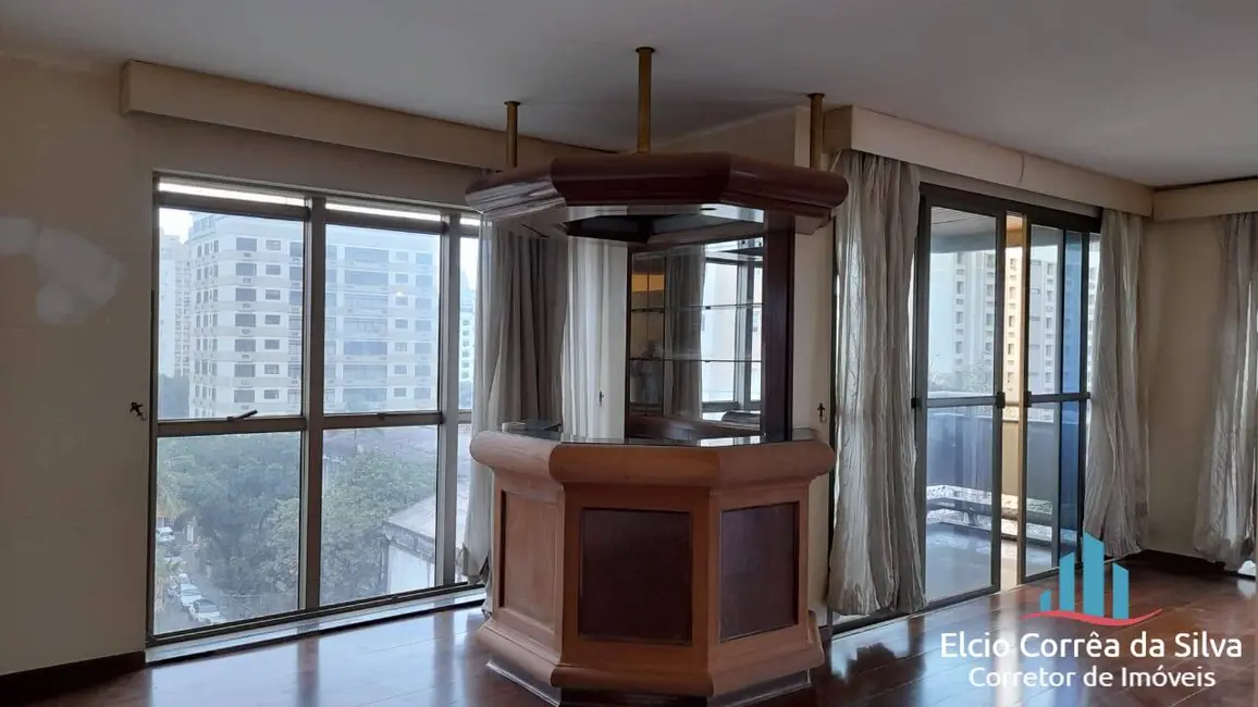 Apartamento com 4 quartos para alugar, 250m2 em Boqueirão, Santos - SP - imagem 3 Foto 3 de Apartamento com 4 quartos para alugar, 250m2 em Boqueirão, Santos - SP