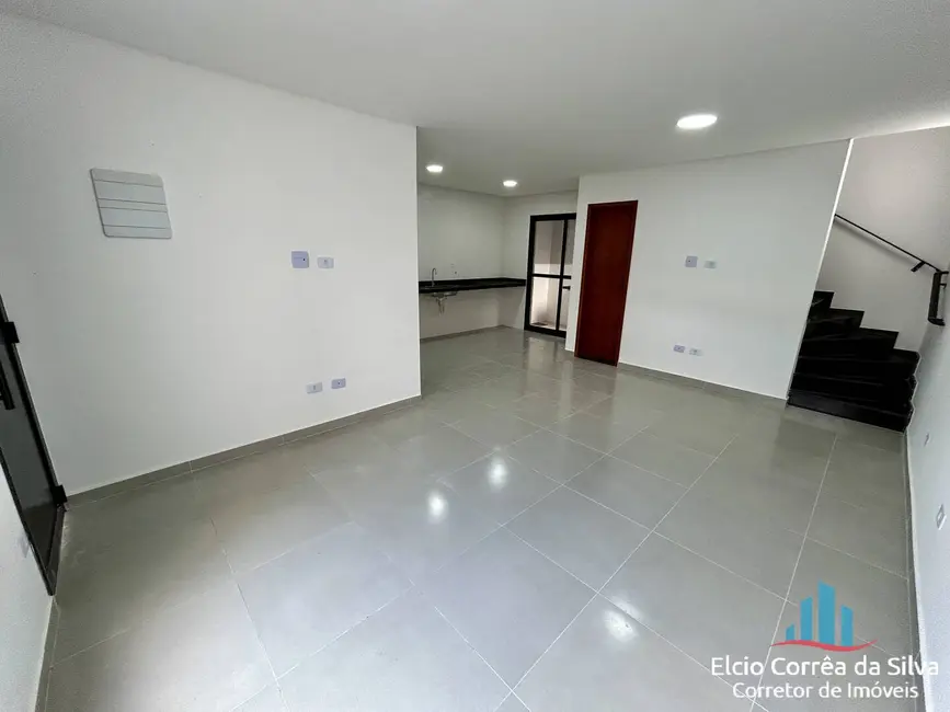 Foto 2 de Casa com 2 quartos à venda, 63m2 em Melvi, Praia Grande - SP