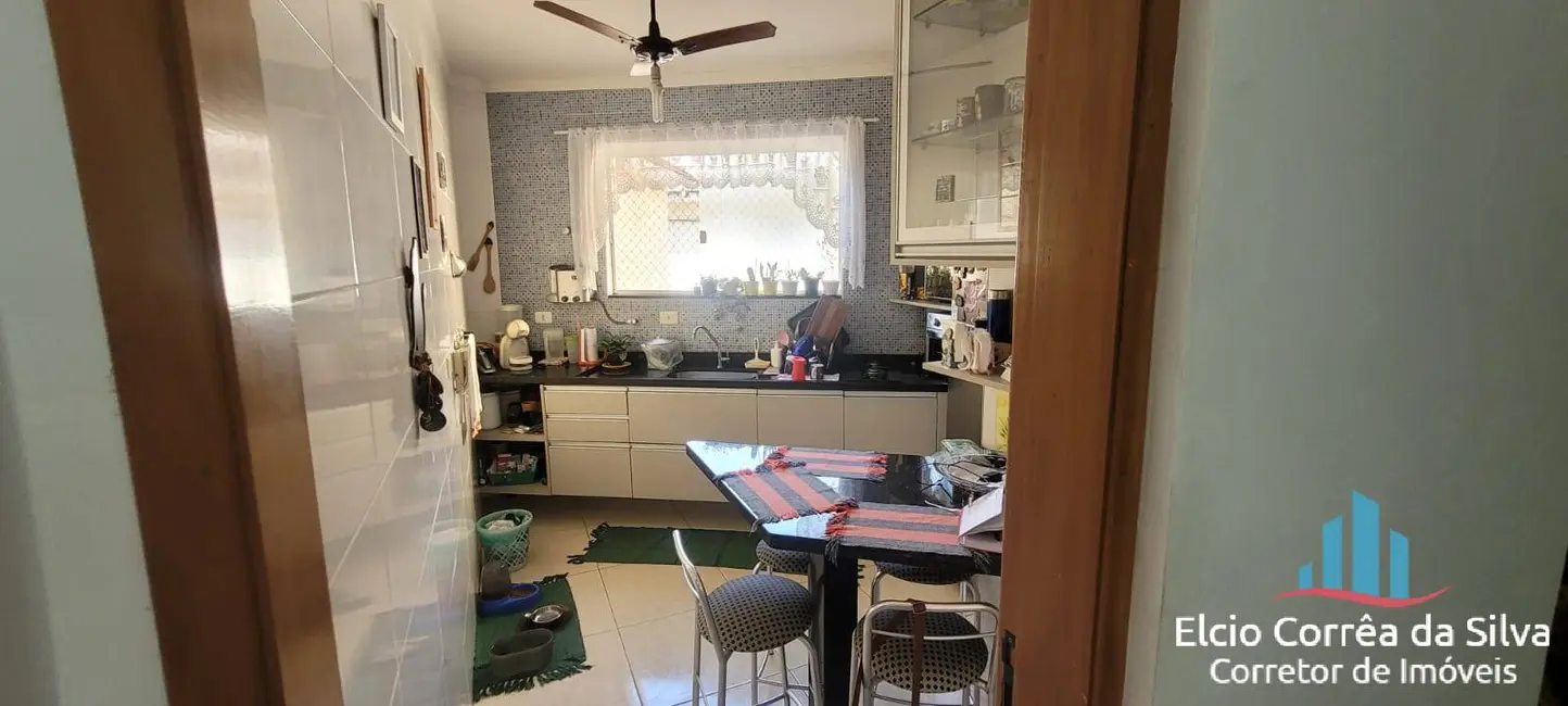 Casa com 3 quartos à venda, 112m2 em Macuco, Santos - SP - imagem 4 Foto 4 de Casa com 3 quartos à venda, 112m2 em Macuco, Santos - SP