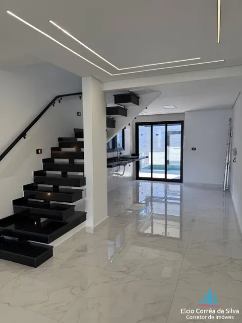 Foto 2 de Casa com 4 quartos à venda, 204m2 em Boqueirão, Praia Grande - SP