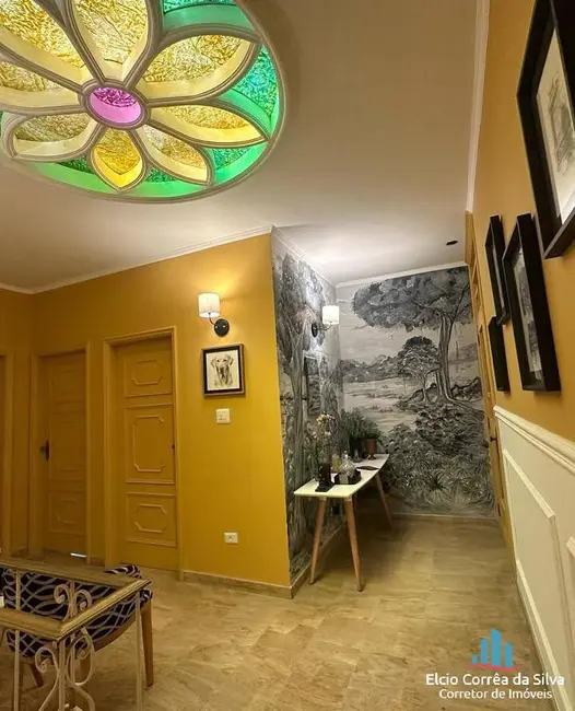Casa com 4 quartos para alugar, 200m2 em Gonzaga, Santos - SP - imagem 4 Foto 4 de Casa com 4 quartos para alugar, 200m2 em Gonzaga, Santos - SP