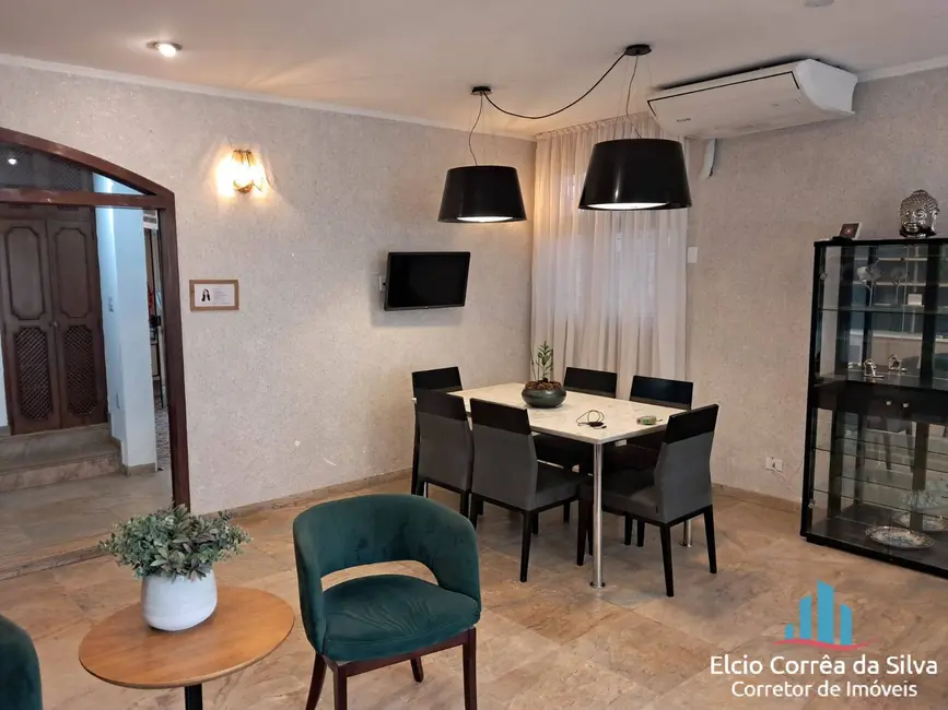 Casa com 4 quartos para alugar, 200m2 em Gonzaga, Santos - SP - imagem 6 Foto 6 de Casa com 4 quartos para alugar, 200m2 em Gonzaga, Santos - SP