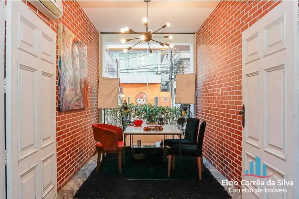 Casa com 4 quartos para alugar, 200m2 em Gonzaga, Santos - SP - imagem 3 Foto 3 de Casa com 4 quartos para alugar, 200m2 em Gonzaga, Santos - SP