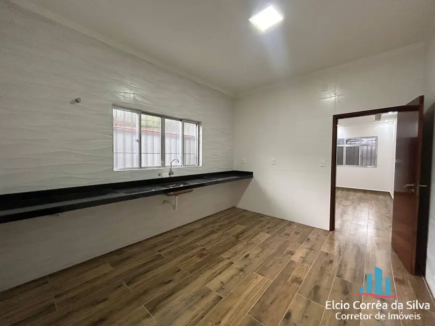 Foto 4 de Casa com 4 quartos à venda, 190m2 em Tupi, Praia Grande - SP