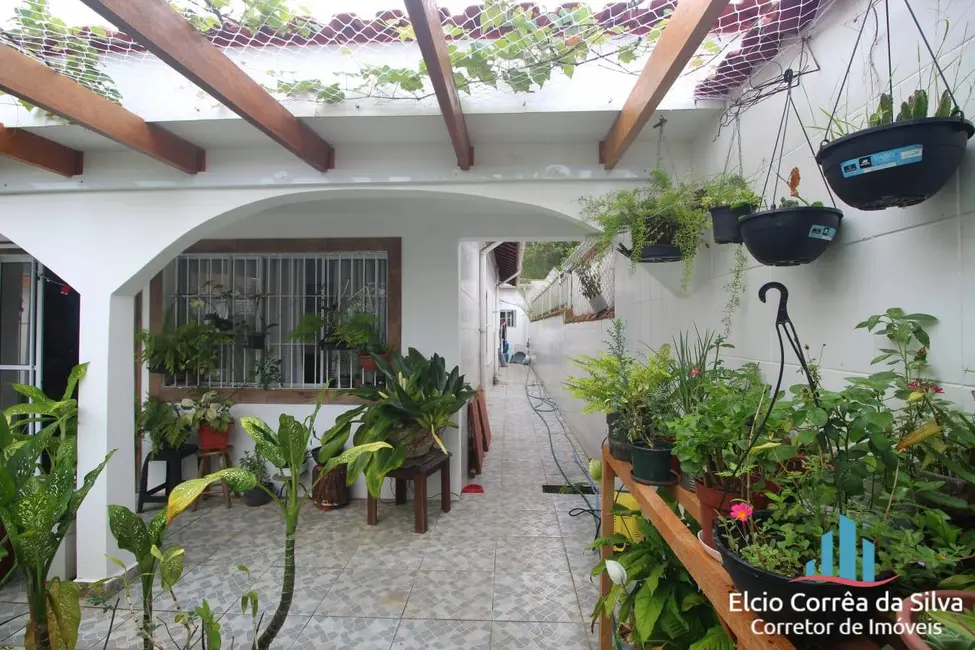 Casa com 3 quartos à venda, 252m2 em Mirim, Praia Grande - SP - imagem 2 Foto 2 de Casa com 3 quartos à venda, 252m2 em Mirim, Praia Grande - SP