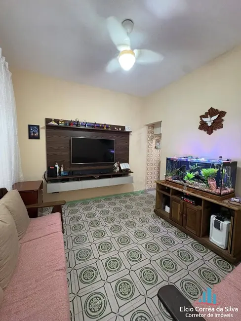 Casa com 2 quartos à venda, 178m2 em Canto do Forte, Praia Grande - SP - imagem 3 Foto 3 de Casa com 2 quartos à venda, 178m2 em Canto do Forte, Praia Grande - SP