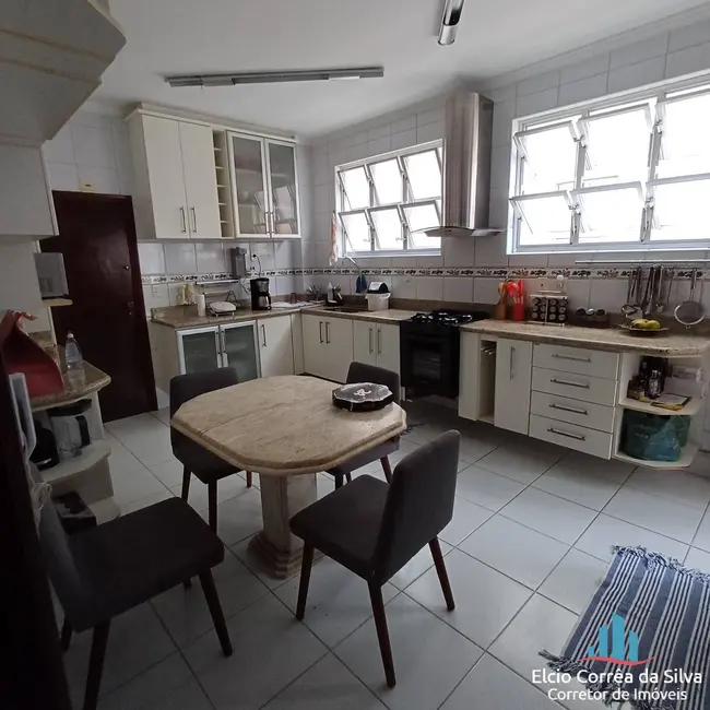 Apartamento com 3 quartos à venda, 208m2 em Gonzaga, Santos - SP - imagem 9 Foto 9 de Apartamento com 3 quartos à venda, 208m2 em Gonzaga, Santos - SP