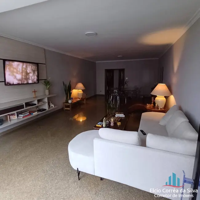 Apartamento com 3 quartos à venda, 208m2 em Gonzaga, Santos - SP - imagem 4 Foto 4 de Apartamento com 3 quartos à venda, 208m2 em Gonzaga, Santos - SP