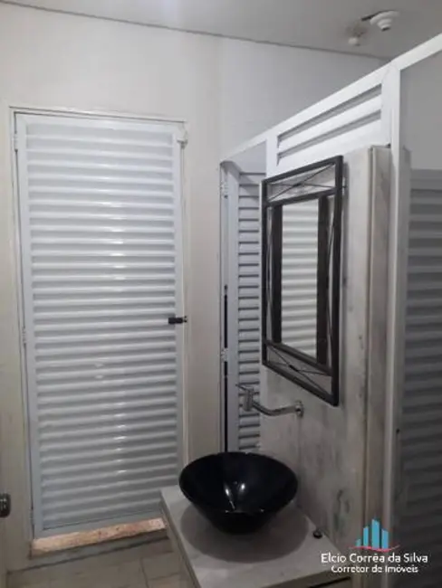 Casa com 5 quartos para alugar, 335m2 em Vila Mathias, Santos - SP - imagem 9 Foto 9 de Casa com 5 quartos para alugar, 335m2 em Vila Mathias, Santos - SP