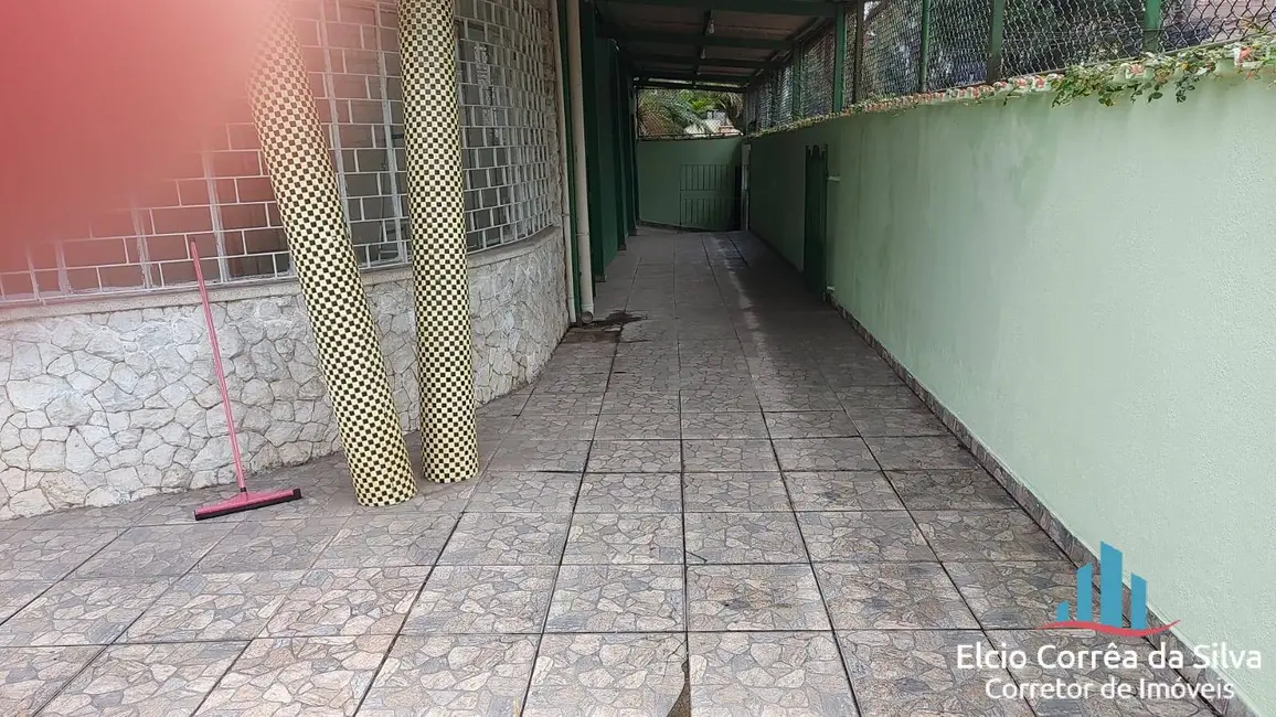 Casa com 5 quartos para alugar, 250m2 em Embaré, Santos - SP - imagem 2 Foto 2 de Casa com 5 quartos para alugar, 250m2 em Embaré, Santos - SP