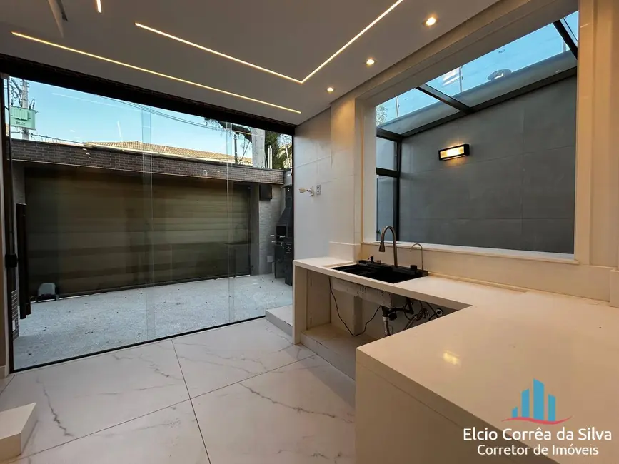 Casa com 5 quartos para alugar, 240m2 em Campo Grande, Santos - SP - imagem 6 Foto 6 de Casa com 5 quartos para alugar, 240m2 em Campo Grande, Santos - SP