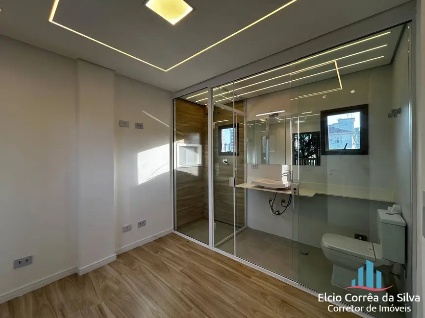 Casa com 5 quartos para alugar, 240m2 em Campo Grande, Santos - SP - imagem 2 Foto 2 de Casa com 5 quartos para alugar, 240m2 em Campo Grande, Santos - SP