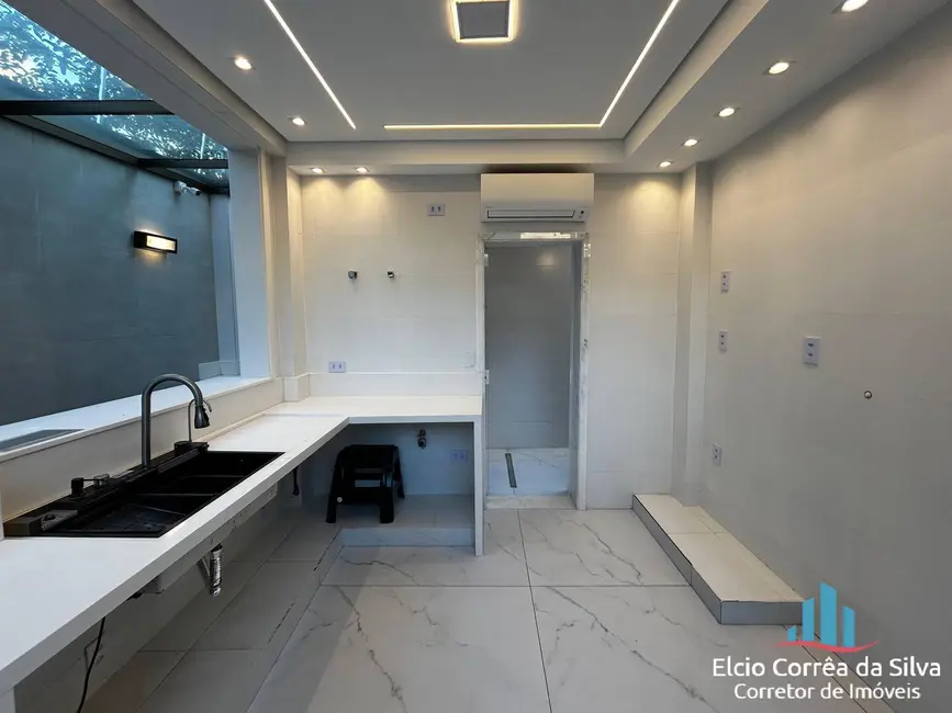 Casa com 5 quartos para alugar, 240m2 em Campo Grande, Santos - SP - imagem 8 Foto 8 de Casa com 5 quartos para alugar, 240m2 em Campo Grande, Santos - SP