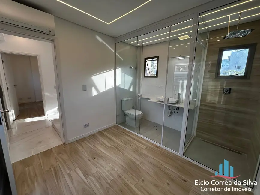 Casa com 5 quartos para alugar, 240m2 em Campo Grande, Santos - SP - imagem 4 Foto 4 de Casa com 5 quartos para alugar, 240m2 em Campo Grande, Santos - SP