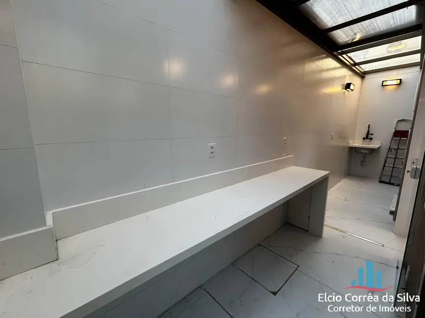 Casa com 5 quartos para alugar, 240m2 em Campo Grande, Santos - SP - imagem 9 Foto 9 de Casa com 5 quartos para alugar, 240m2 em Campo Grande, Santos - SP