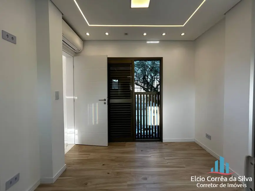 Foto 2 de Casa com 5 quartos à venda, 240m2 em Campo Grande, Santos - SP