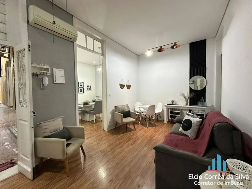 Casa com 3 quartos à venda, 300m2 em Vila Mathias, Santos - SP - imagem 1 Foto 1 de Casa com 3 quartos à venda, 300m2 em Vila Mathias, Santos - SP