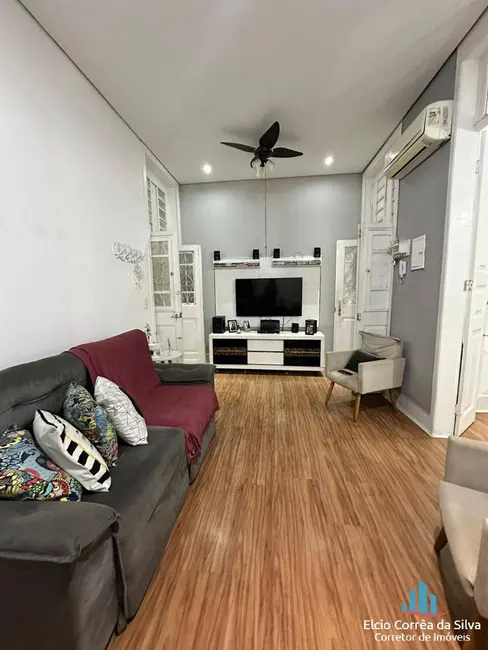 Casa com 3 quartos à venda, 300m2 em Vila Mathias, Santos - SP - imagem 2 Foto 2 de Casa com 3 quartos à venda, 300m2 em Vila Mathias, Santos - SP